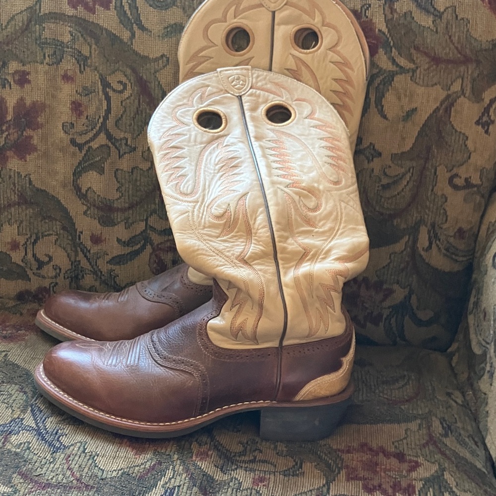 Two-Tone Leather Western Pull-On Boots